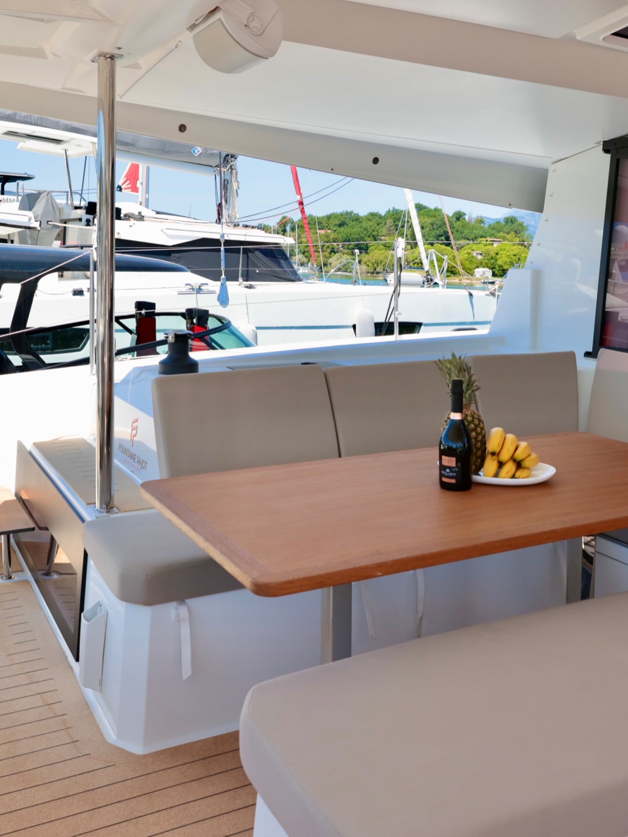 Fountaine Pajot Astrea 42 — 3 / 4