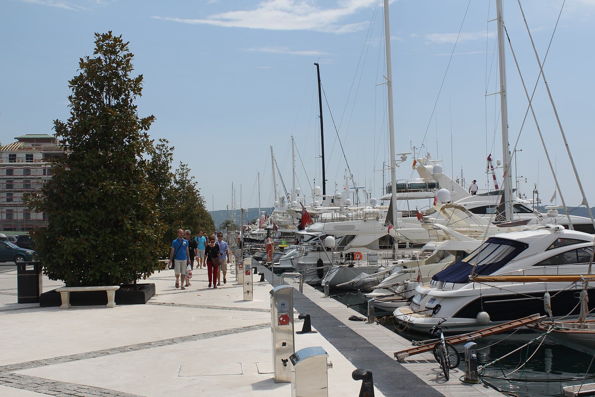 Яхты в марине Porto Montenegro в Тивате